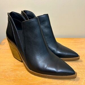 Vince Camuto Gradina Ankle Boot. Black. Size 8.